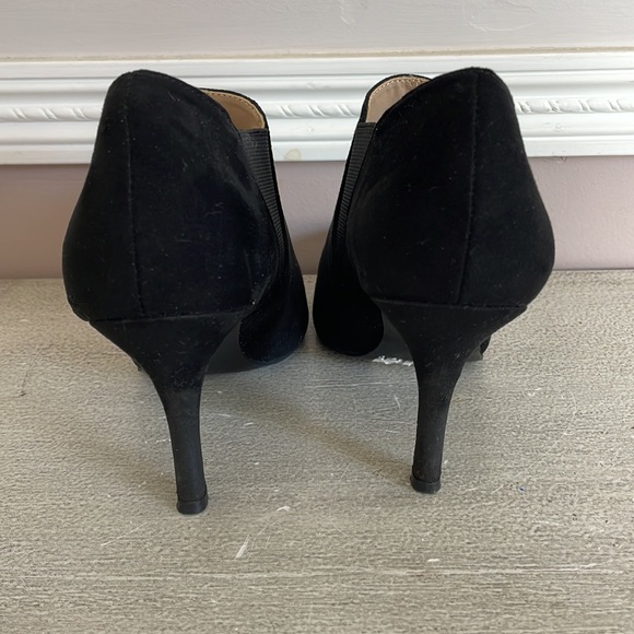 Ann Marino By Bettye Muller Black Heel Ankle Booties, Size 7 - Picture 6 of 9